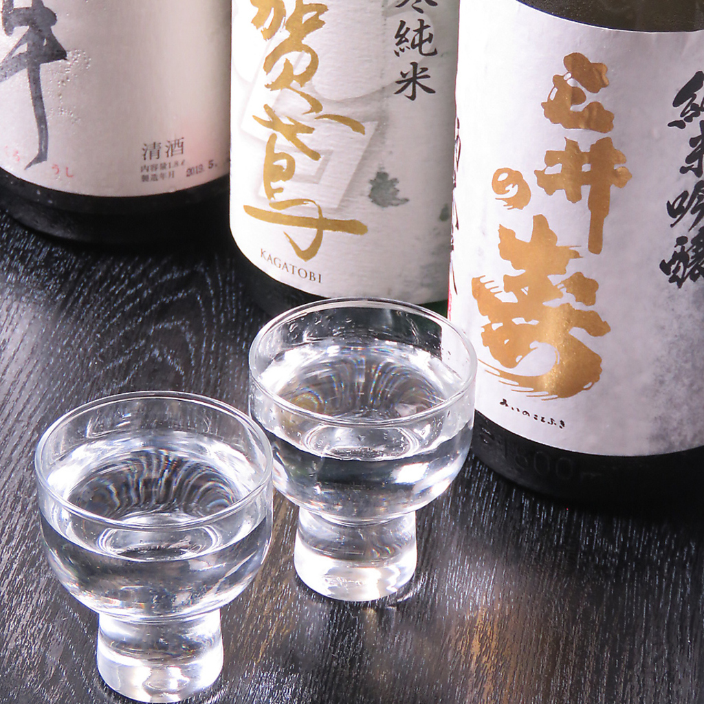 店主厳選の日本酒・焼酎他、飲みやすい梅酒・果実酒も豊富にご用意しております。