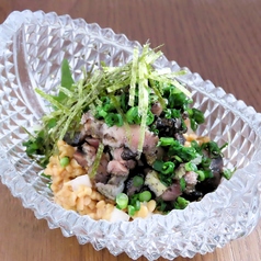 【名物】炭焼き地鶏の納豆和え