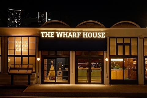 みなとみらいの夜景を眺められる山下公園の最西端に位置する≪THE WHARF HOUSE≫