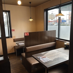 テーブル席