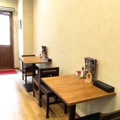 最大2人まで座れるテーブル席。みんなでわいわいしながら牛タンをお召し上がりください。