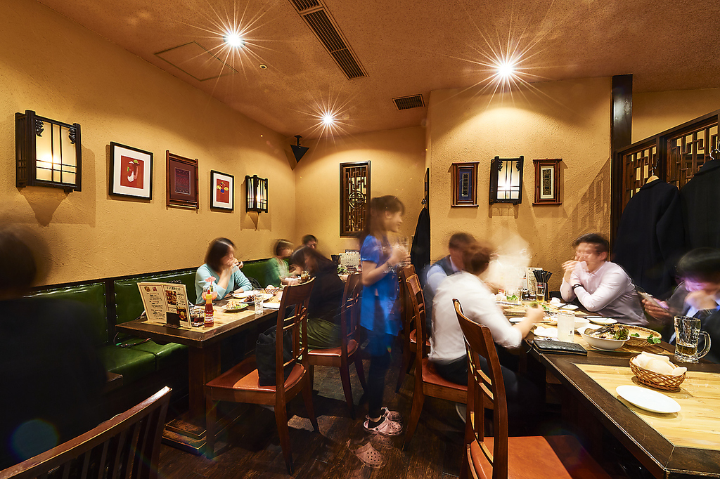 気軽にワイワイできるテーブル席は宴会にも最適◎