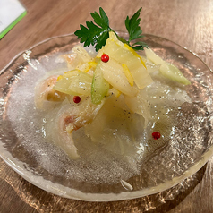 昆布〆真鯛のカルパッチョ セロリの浅漬柚子風味