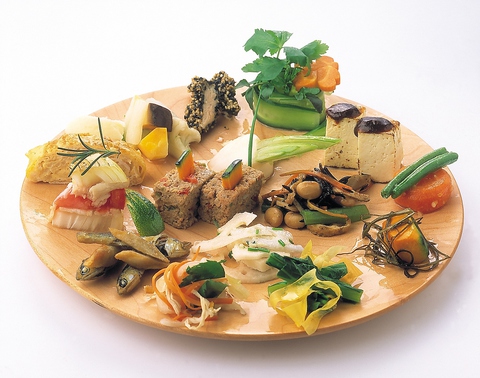 季節毎に変わる自然食バイキング+夜限定しゃぶしゃぶ食べ放題