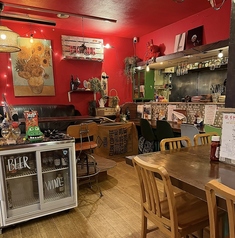 【お1人様やデートに】お1人様でも気軽にご利用いただけるカウンター席をご用意しております。お仕事帰りにふらっと立ち寄って1人飲みをするも良し、友人との会話を楽しむも良し、デートや記念日にも良しと様々なシーンでご利用いただけます。ご来店をお待ちしております。