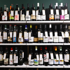 常時100種類以上取り揃えたナチュラルワイン