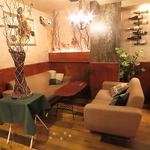 落ち着いたソファ席はゆったりとくつろいでいただけます！