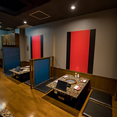 【3名掛け掘り炬燵席】気心の知れた仲間との少人数宴会に最適。落ち着いた雰囲気で会話も弾みます♪