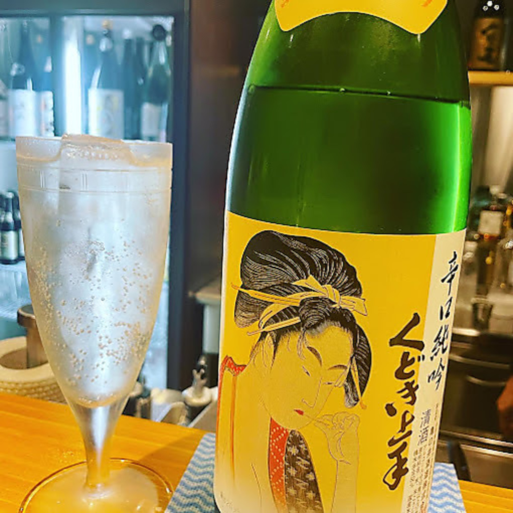 利き酒師の資格を持つ店主が厳選した日本酒を、3種・5種飲み比べや飲み放題コースで味わい尽くせる！