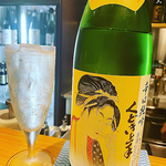 利き酒師の資格を持つ店主が厳選した日本酒を、3種・5種飲み比べや飲み放題コースで味わい尽くせる！