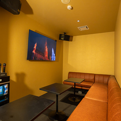 店内にはカラオケもご用意あり！カフェタイムや朝まで楽しみたい方にもピッタリ♪お気軽にご来店ください。