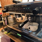 ≪エスプレッソマシン☆≫当店のコーヒ-やカプチーノなどを作る際に使用しているエスプレッソマシンは有名なカフェと同じものを使用しております。是非ご堪能ください！