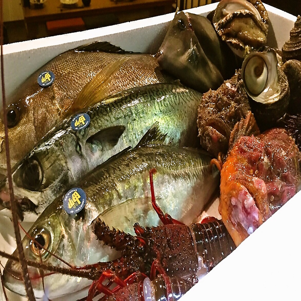 自社で漁った鮮魚だからこそ、海鮮には抜群の自信有り。鮮度を存分に生かしたお造りを召し上がれ。