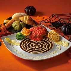 ハロウィン仕立てのハンバーグステーキ 黒デミソースとトマトソース(パン食べ放題付き)