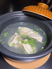 スープで食べる水餃子