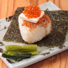 イクラとバターの焼きおにぎり