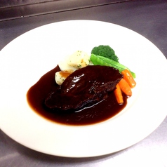 牛ほほ肉の赤ワイン煮込み