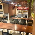 広々とした店内には、ゆっくりお酒の飲めるカウンターもご用意しております