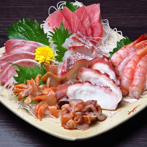 【新橋駅から徒歩7分】会社帰りにもうってつけ◎新鮮な魚と牛すじ煮込みが大人気！
