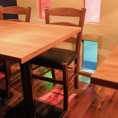 【小規模～中規模のご宴会に】現代的なデザインと和の伝統が融合した特別な空間です。落ち着いた雰囲気の中で、和の美しさを感じながらお食事を楽しむことができます。