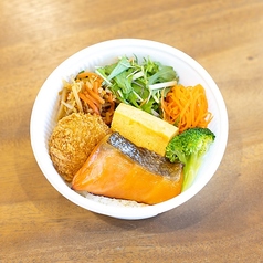 月替わりＣ　鮭の照焼とメンチカツ