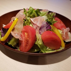 生ハムとトマトのおしゃれサラダ