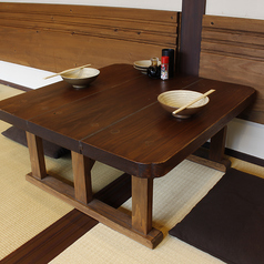 【2階】畳のお座敷はまるで家にいるかのようにほっと落ち着く…♪