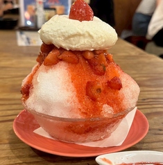 かき氷　苺ミルク