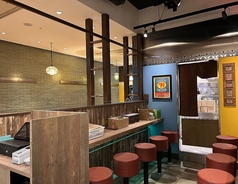 カウンター席 / 入口 右側