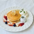 料理メニュー写真 宮島コームハニーパンケーキ