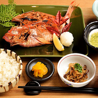 魚を選べる定食で満腹！嬉しいおかわり無料サービス