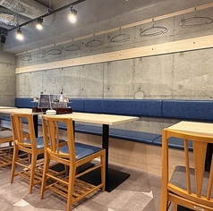 ソファー席のご用意もございます。ゆったりご利用いただけます。