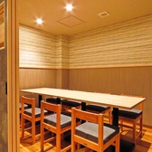 【多彩なお席をご用意】少人数から大人数まで対応可能な個室席をご用意しております◎ プライベートなシーンでも周りを気にせず、ゆったりとお過ごしいただける快適な空間です。女子会や合コン、ママ友会など、さまざまな集まりにおすすめです！大切なひとときを心地よくお楽しみください。