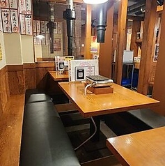 足を伸ばしてゆったりとお寛ぎいただける掘りごたつ席をご用意しております。会社帰りのお集まりや各種ご宴会にもぴったりです。