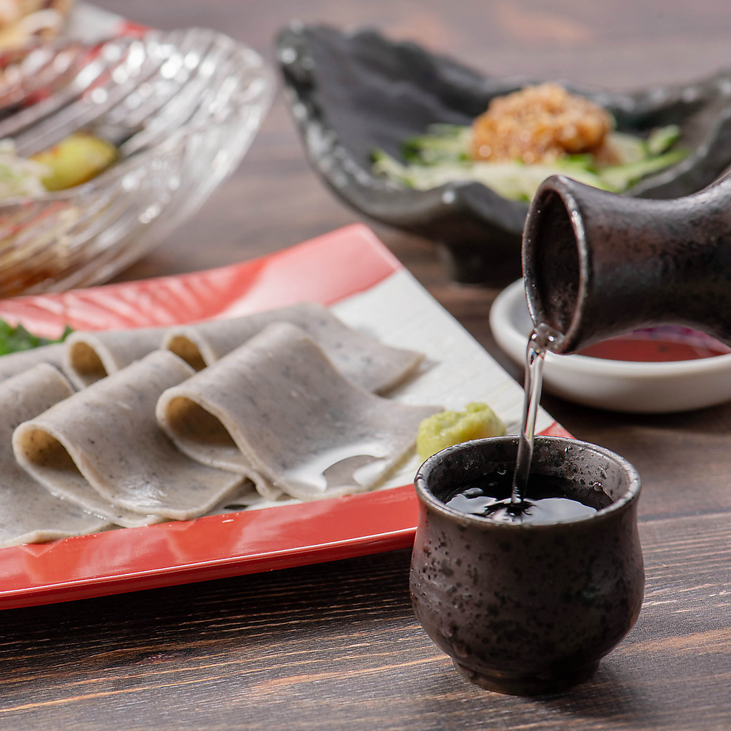 美味い料理と旨い酒で、そば居酒屋の魅力を 存分にお楽しみ下さい。