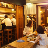 【1階】女子会や一人飲みにも◎テーブルやカウンターもあります!