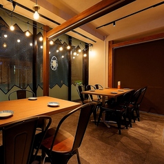 ●半個室席●ご利用人数に合わせて「のれん・ロールスクリーン」で仕切ることが可能で2名様から14名様迄対ご応可能です。15名様以上のご予約もご相談ください♪