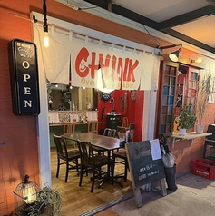 【サク飲みに】お外にはスタンディングで飲めるお席もございます。お仕事帰りなどにぜひご利用ください。