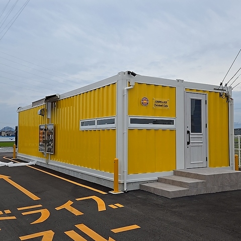 珍しいドライブスルー併設！建物も珍しい海外製ユニットハウス！