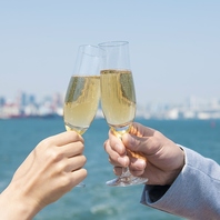 煌めく景色と美食の饗宴◆優雅な船内空間で非日常体験を