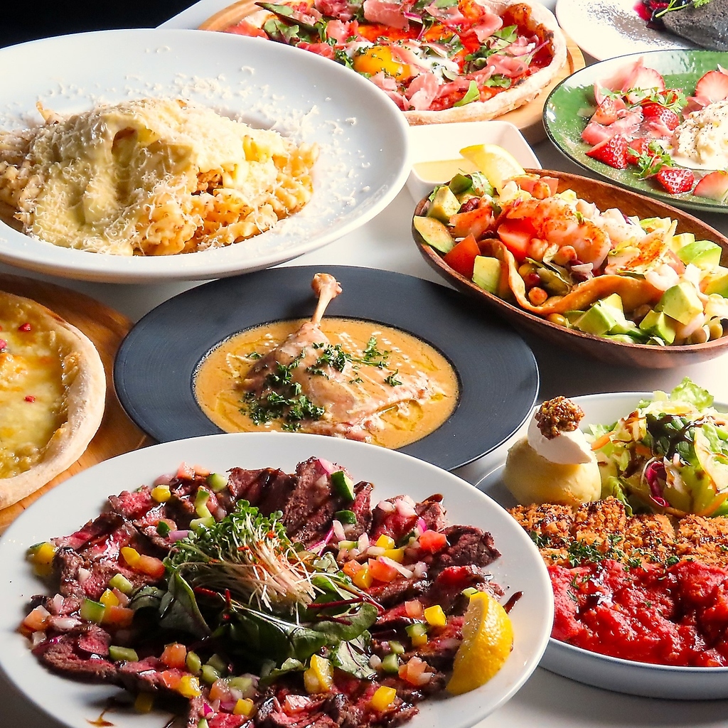 飲み放題付きコース料理は、前菜からメイン料理にデザートまで見た目にも美しい料理を堪能できます♪