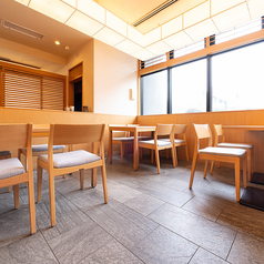 各種テーブル席を多数取り揃えております。ご家族やお友達と是非ご利用ください♪
