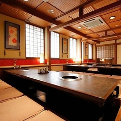 上野エリアでの大規模な宴会やお集まりも、当店にお任せください！最大160名様まで対応可能な広々としたフロアを、貸切でご利用いただけます。老舗ならではの確かな味と細やかなサービスで、特別なひとときを。まずはお気軽にご相談ください。