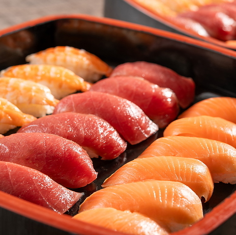 9〜11月は握り寿司食べ放題！の写真