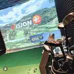 店内にいながらコースが回れるシュミレーションゴルフも！