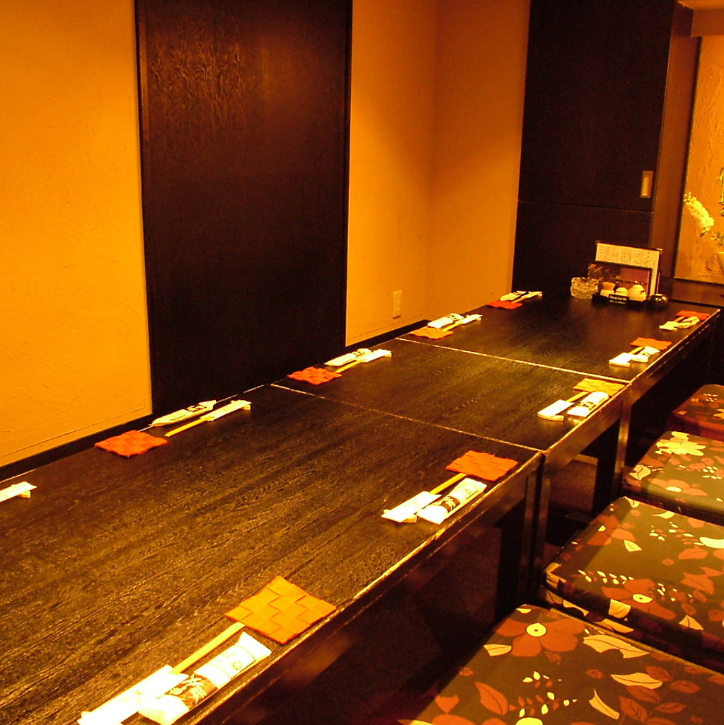 お座敷は最大22名まで。ご宴会、二次会のご利用がお勧め。おいしいお料理と銘酒をご堪能ください。