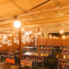 ☆テントテーブル席「テンZONE」☆今年から合同営業になりましたオクノビルの屋上にあったTENのテントと同じものを作りました！屋根あり・雨天時も開放