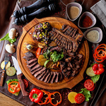 こだわりのお肉を、じっくりと焼き上げた逸品。3時間食べ放題コースあり！