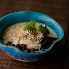 杏仁豆花-トウファ-　仙草ゼリーと大浜大豆きな粉かけ