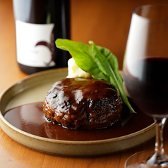 旨み溢れる肉料理とお酒の至高のマリアージュ